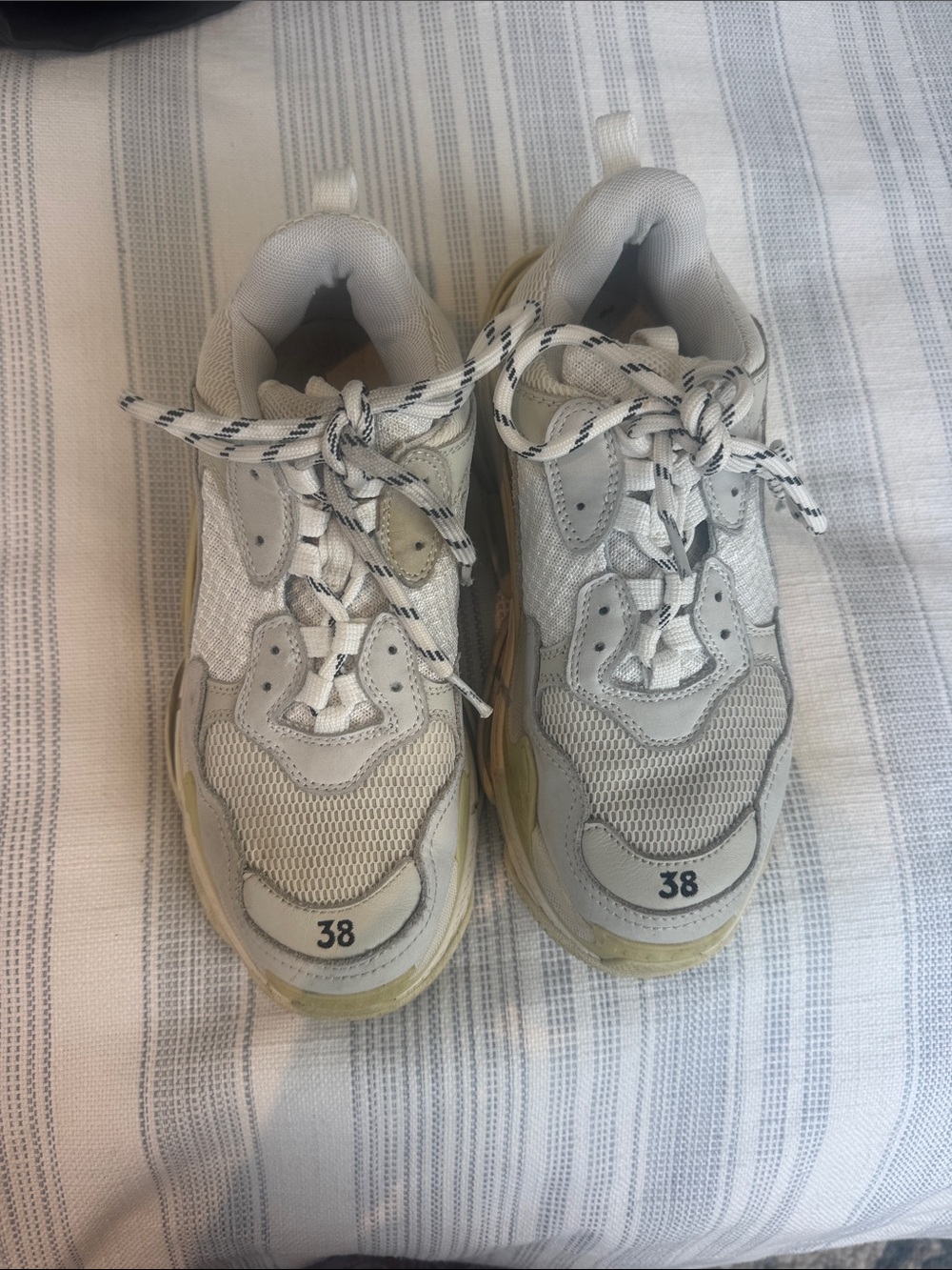 Balenciaga Triple S sneakers in an off-white/cream and gray color Size 38